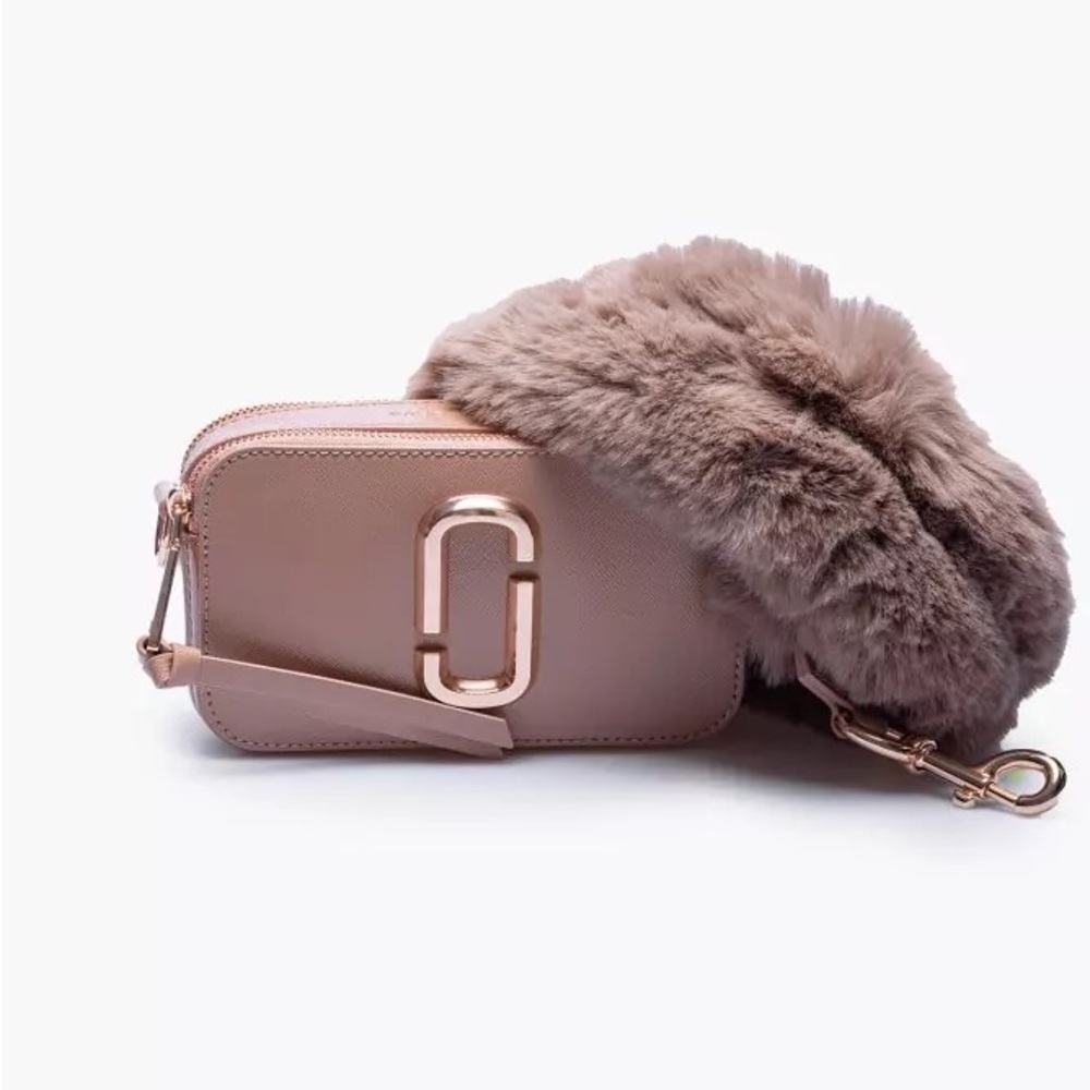 Marc Jacobs Snapshot - Leather bag with faux fur shoulder strap